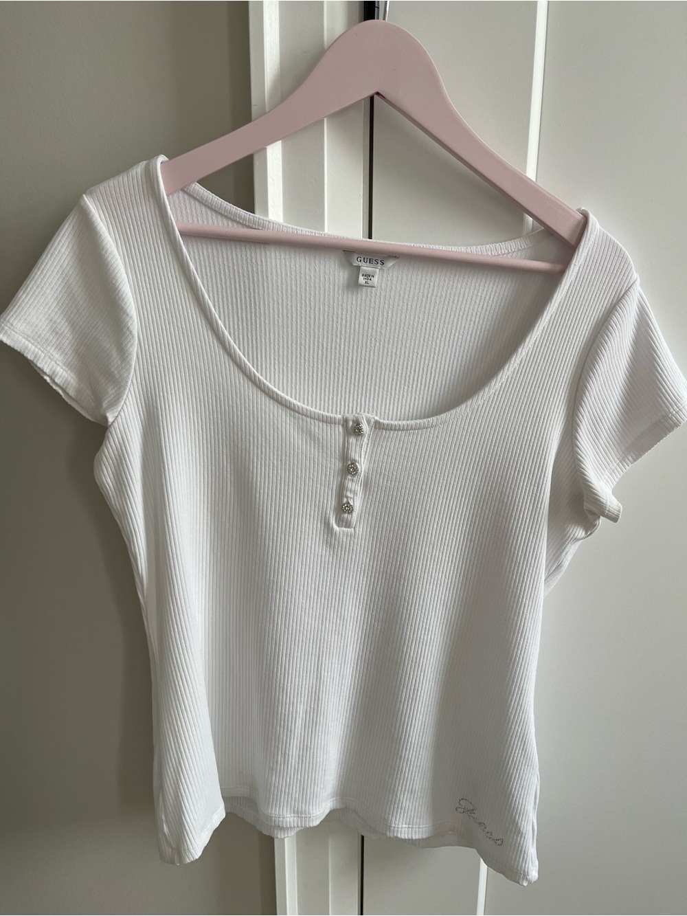 Guess White Ribbed Scoop-Neck Short Sleeve Tee